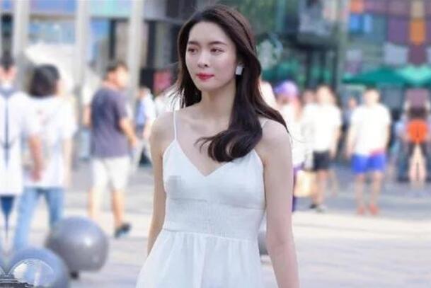 白衣妹 子口 交上 位骑 乘大 力猛 操 是空 窗期吗